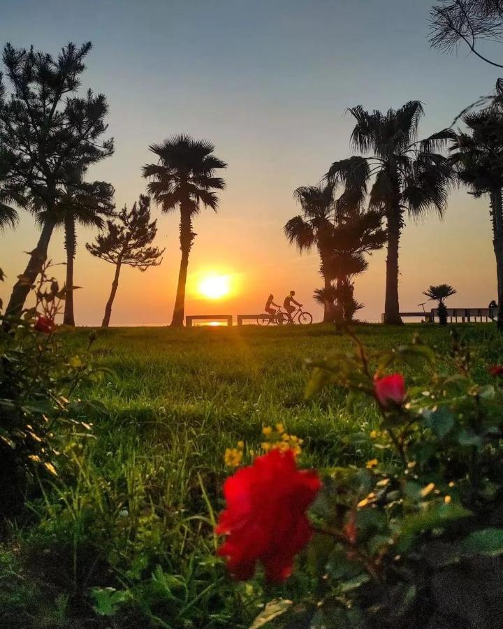 Luxury Sea View Apartments In Orbi City Batumi Bagian luar foto
